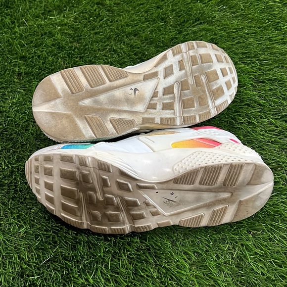 Women’s Nike Air Huarache Shoes - Rainbow ombré - Picture 8 of 9